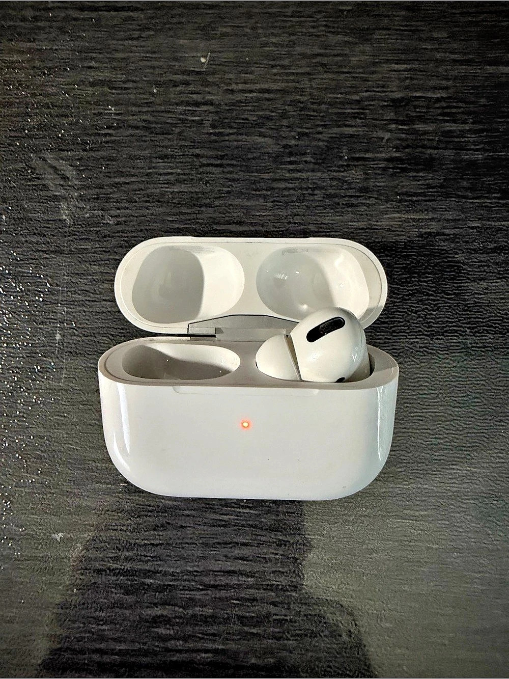 Apple AirPods Pro (1st Generation)Wireless Case, White